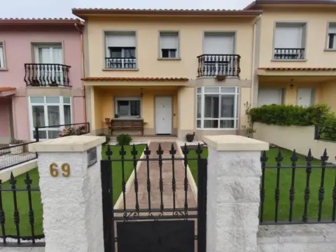 Chalet adosado en calle de Calvo Sotelo