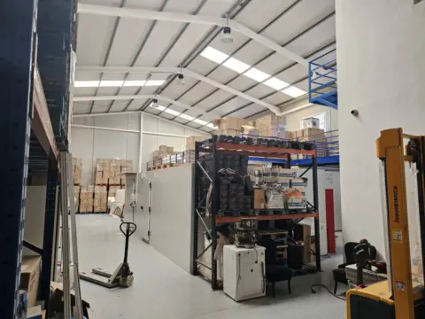 Nave comercial en Avenida La Estrella