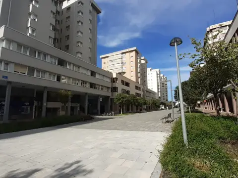 Estudio en Avenida Comercial