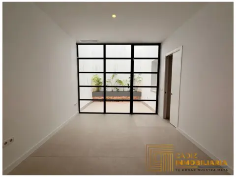 Piso en Alquiler en El Mentidero-Teatro Falla-Alameda