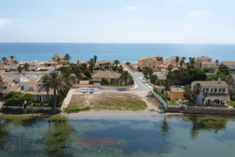 Chalet en Avenida de la Gran Vía de la Manga, 49