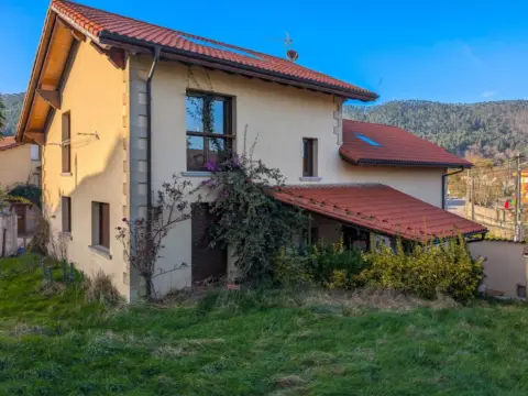 Chalet unifamiliar en Barrio de Pesues Estación