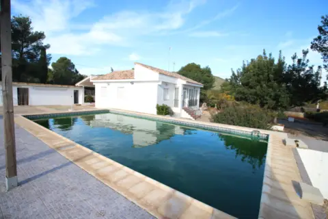 Chalet unifamiliar en calle Romeral