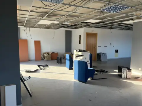 Oficina en Parque Empresarial La Muga, 9