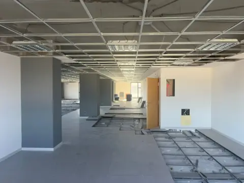 Oficina en Parque Empresarial La Muga, 9