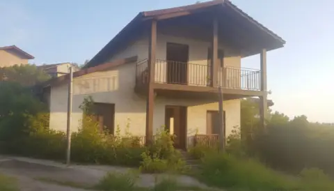 Casa en calle Arturo Lerga, nº 13