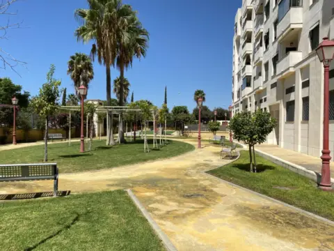 Piso en Avenida José Manuel Caballero Bonald, 4