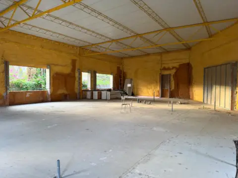 Local comercial en Avenida del Carrascal, 1
