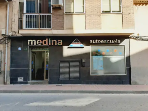 Local comercial en Avenida del Carril