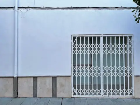 Local comercial en calle de Santa Lucía