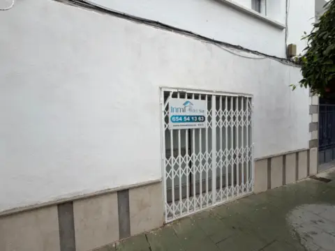 Local comercial en calle de Santa Lucía