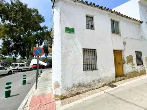 Casa adosada en calle Pedro Arias