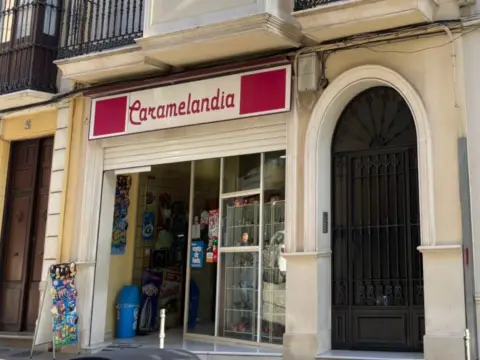 Local comercial en calle Martín Belda