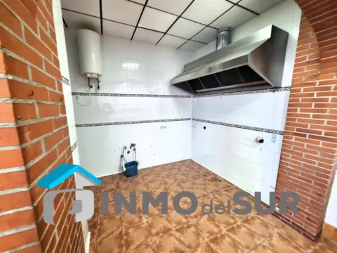 Local comercial en Plaza Maria Galan