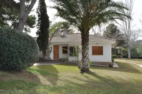 Chalet pareado en Urbanització Bosque, 1