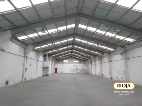 Nave comercial en Oreitiasolo Pasabidea