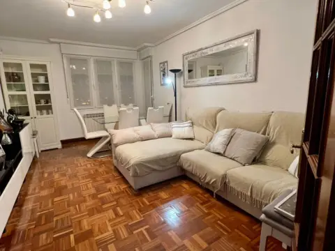 Piso en calle de las Juntas Generales