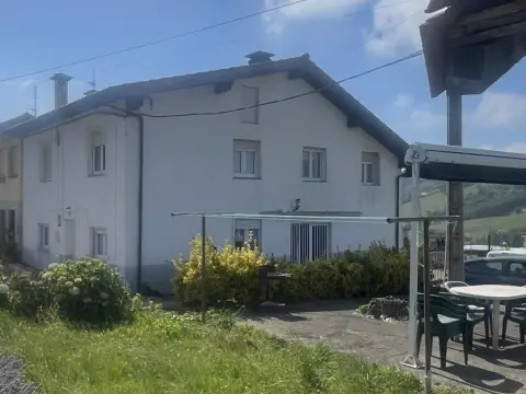 Casa pareada en calle Cabañon in Boo de Piélagos (Piélagos) · Piélagos