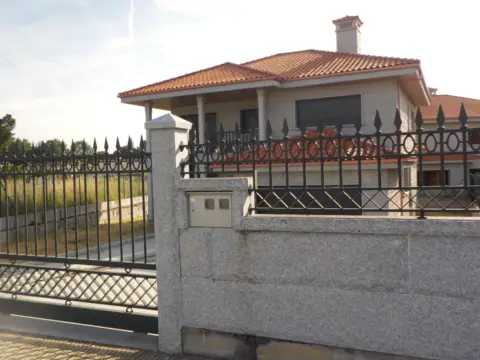 House in Carretera San Ciprián Vinas