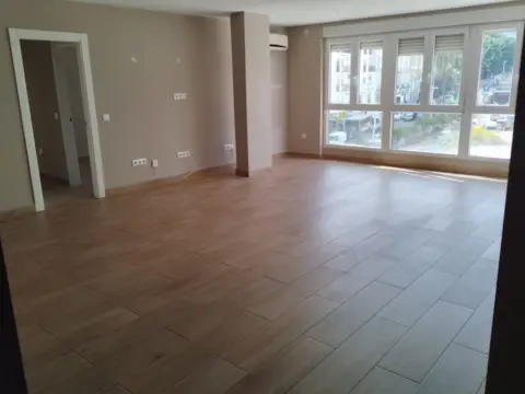 Piso en Avenida de las Fuerzas Armadas