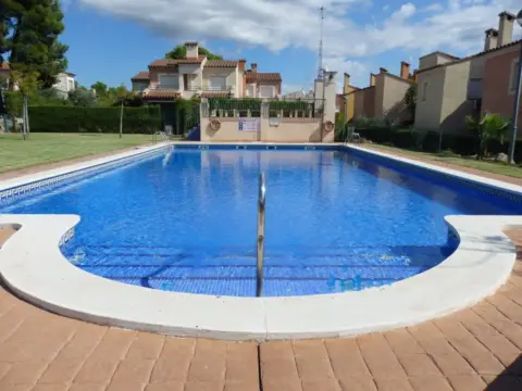 Chalet adosado en Carrer de Mont-Roig de Sio, 11