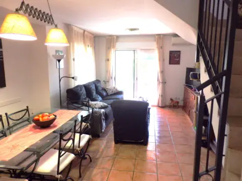 Chalet adosado en Carrer de Mont-Roig de Sio, 11