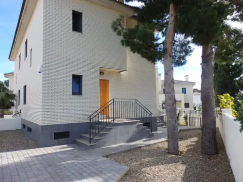 Chalet pareado en Carrer de la Magnòlia, 37