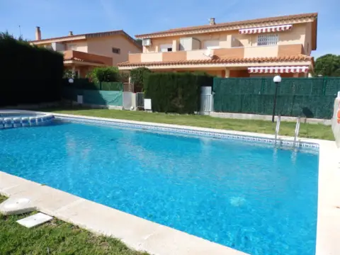 Chalet pareado en Carrer dels Geranis, 13