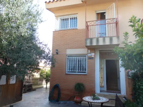 Chalet pareado en Carrer dels Geranis, 13