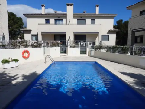 Chalet pareado en Carrer de la Magnòlia, 37