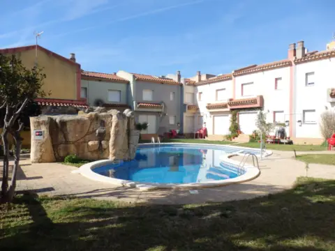 Chalet adosado en Avinguda de Sevilla, 5