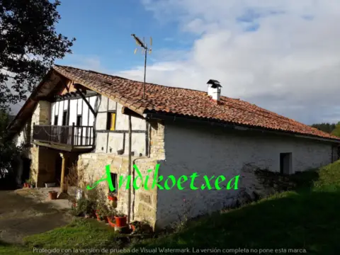 Casa rústica en calle Amorebieta