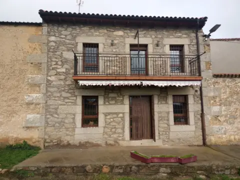 Casa adossada a Santibáñez de Béjar