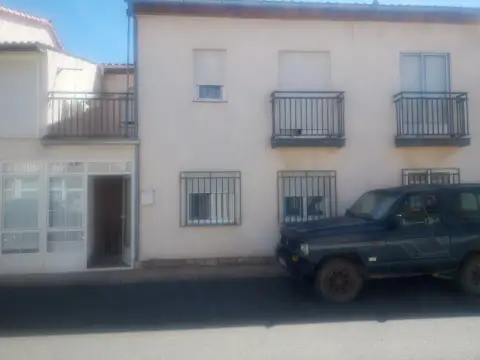 Casa adosada en Avenida de Miguel de Cervantes, 36
