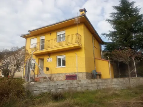 Casa en Carretera de Navalsauz, 145