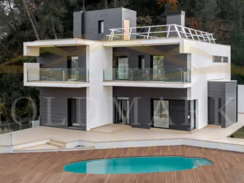 Casa unifamiliar en Avenida Can Montmany, nº 98