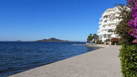 Casa adosada en Urbanización Cabo Romano, Km. 7