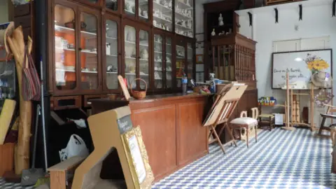 Local comercial en calle del Abeto, 1