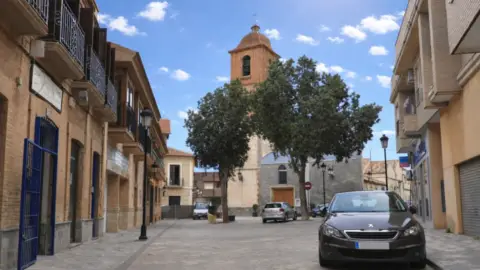 Local comercial en calle del Abeto, 1