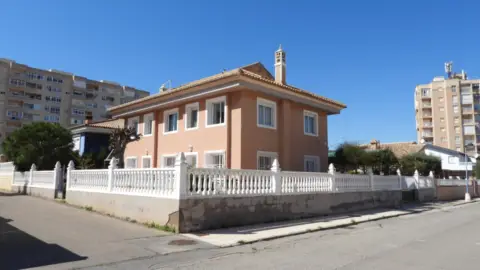 Casa en calle Río Manzanares, 13