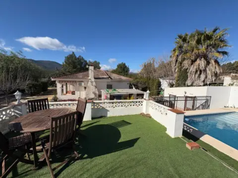 Chalet en Urbanització de Terol