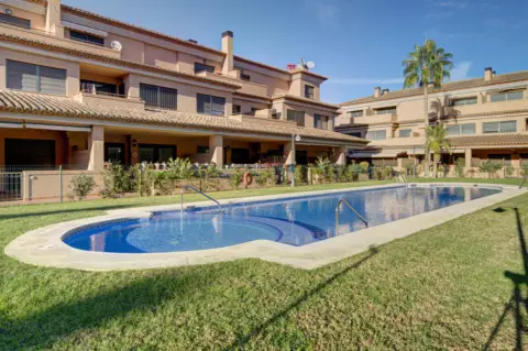 Casa adosada en calle Favanella