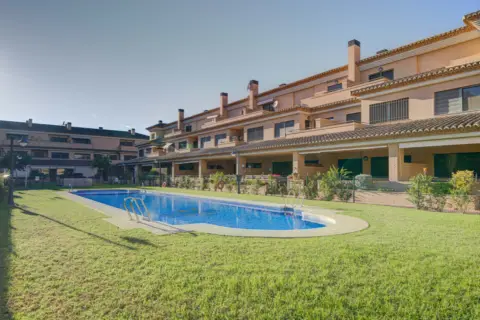 Casa adosada en calle Favanella