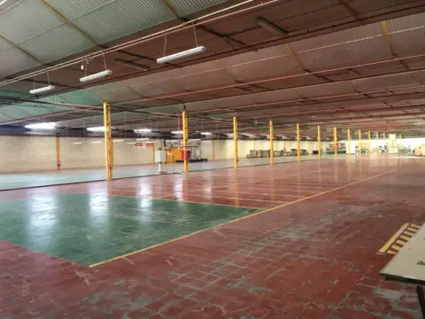 Nave industrial en Camino de la Raya, 23