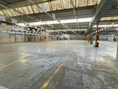 Nave industrial en Camino de la Raya, 23