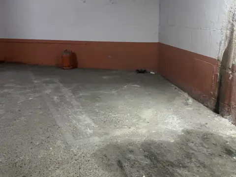 Garaje en calle de París, 1