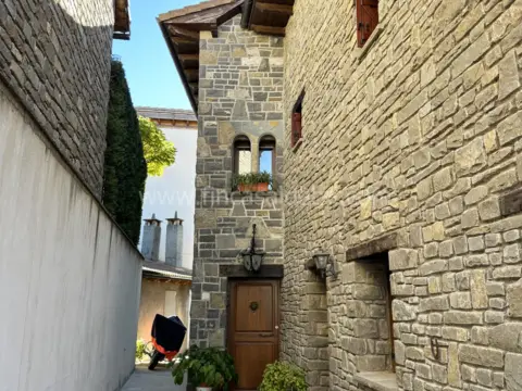 Casa adosada en calle Única, 5