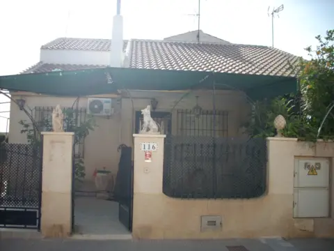 Casa en calle del Río Loira, 116