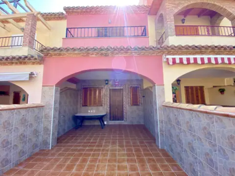 Casa en calle del Río Navia
