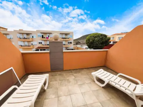 Casa adosada en calle de Mencey Guimar